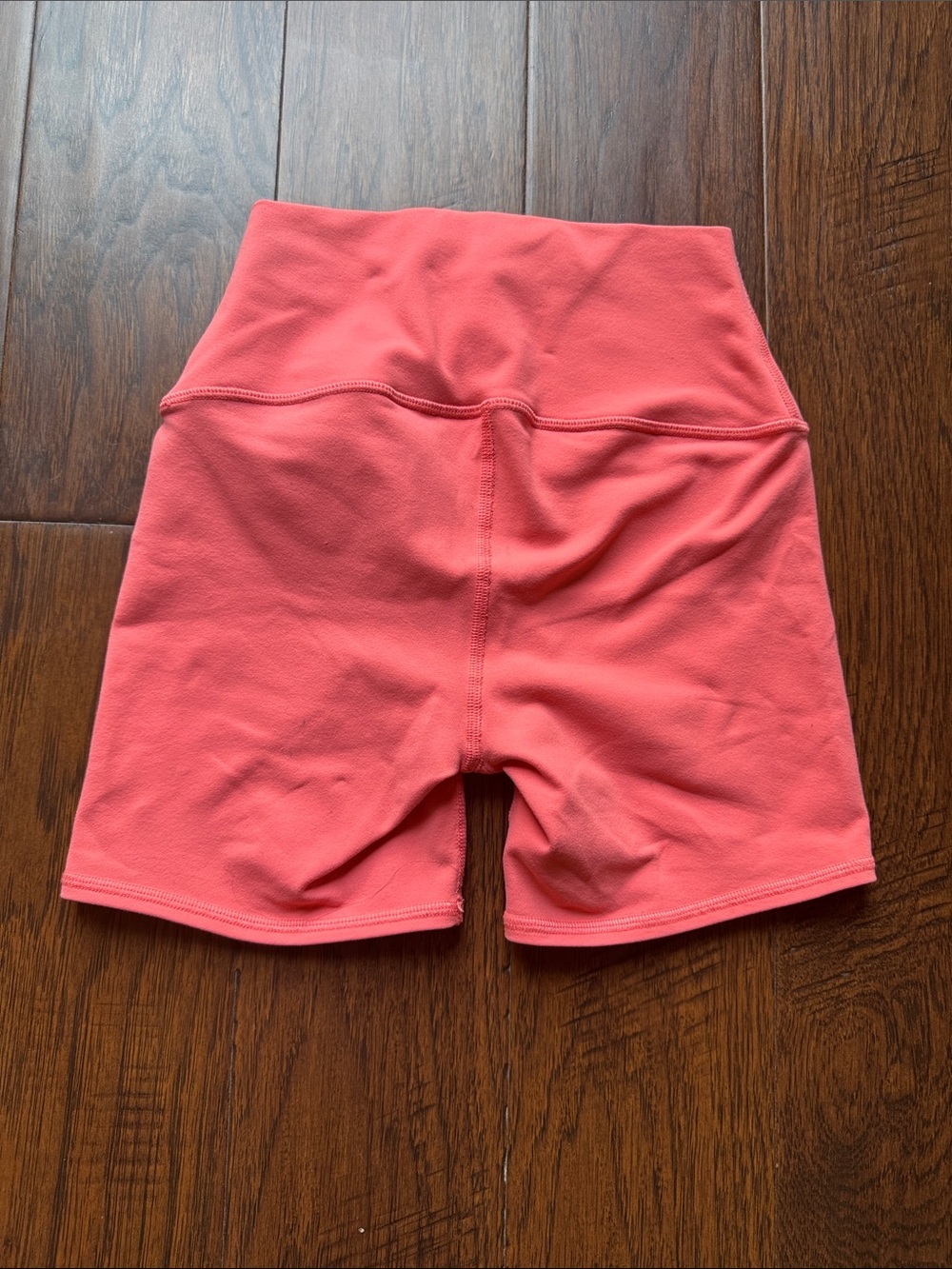 Alo Airbrush High-Waist Coral Women’s Bike Shorts - Picture 8 of 9